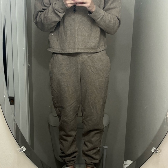 Girlfriend Collective 50/50 Sweatshirt and Pants Set - Picture 5 of 7